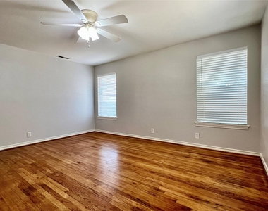 11220 Wyatt Street - Photo Thumbnail 1