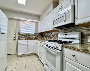 11220 Wyatt Street - Photo Thumbnail 5