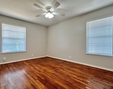 11220 Wyatt Street - Photo Thumbnail 4