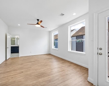 1221 W 16th Street - Photo Thumbnail 16