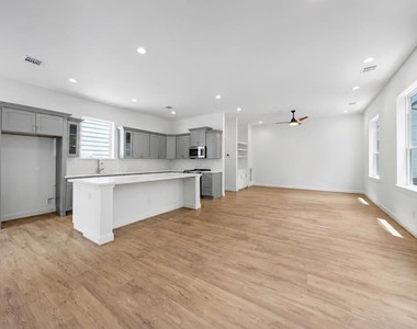1221 W 16th Street - Photo Thumbnail 9