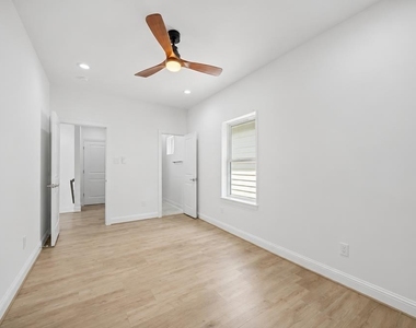1221 W 16th Street - Photo Thumbnail 22