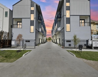 1221 W 16th Street - Photo Thumbnail 1