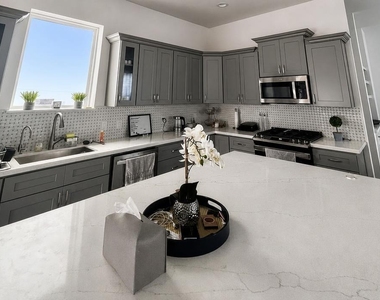 1221 W 16th Street - Photo Thumbnail 7