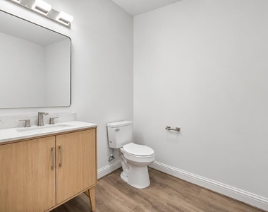 1221 W 16th Street - Photo Thumbnail 12