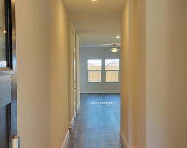 2371 Aspen Hill Drive - Photo Thumbnail 5