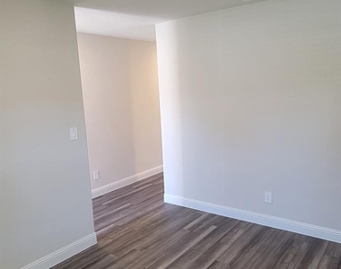 2371 Aspen Hill Drive - Photo Thumbnail 7