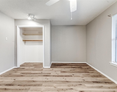 408 Windwood Court - Photo Thumbnail 14