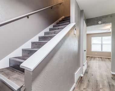 408 Windwood Court - Photo Thumbnail 2