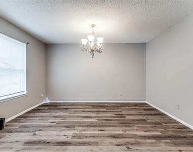 408 Windwood Court - Photo Thumbnail 6