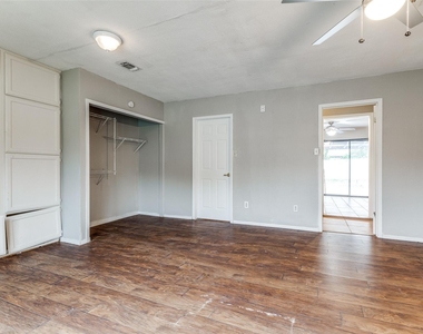 408 Windwood Court - Photo Thumbnail 12