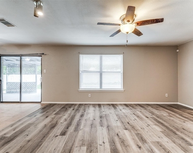 408 Windwood Court - Photo Thumbnail 5