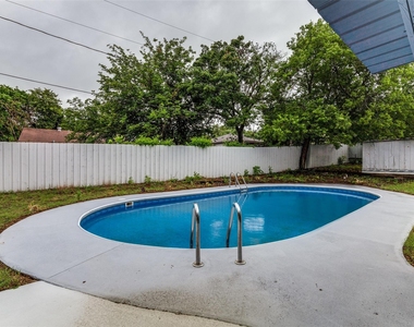 408 Windwood Court - Photo Thumbnail 23