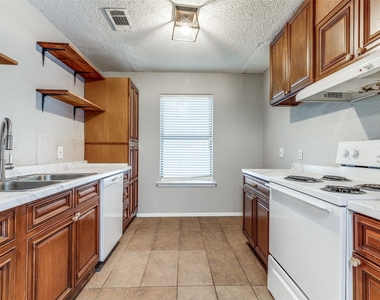 408 Windwood Court - Photo Thumbnail 8