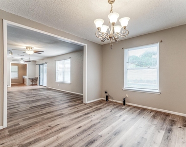 408 Windwood Court - Photo Thumbnail 7