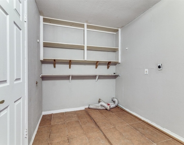 408 Windwood Court - Photo Thumbnail 10