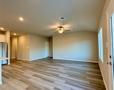 2209 Dunbar Drive - Photo Thumbnail 8