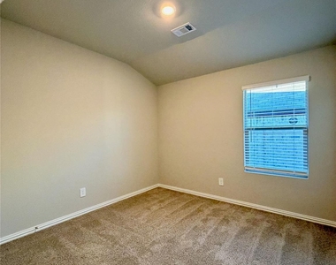 2209 Dunbar Drive - Photo Thumbnail 2