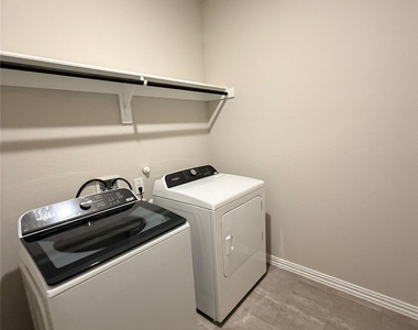 2209 Dunbar Drive - Photo Thumbnail 5