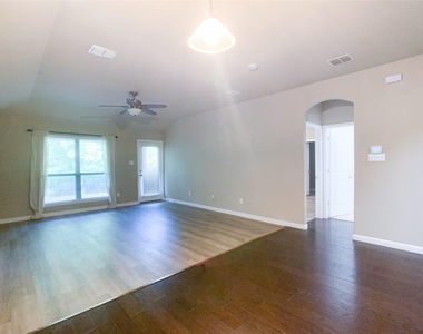 3102 Whispering Pine Boulevard - Photo Thumbnail 7
