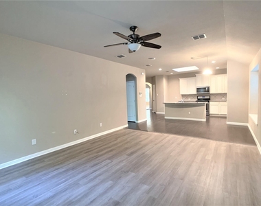 3102 Whispering Pine Boulevard - Photo Thumbnail 4