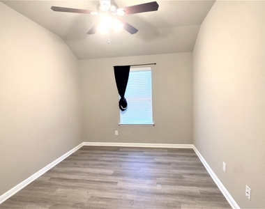 3102 Whispering Pine Boulevard - Photo Thumbnail 16