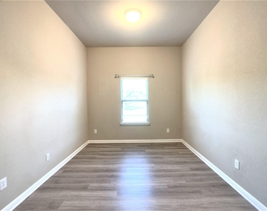 3102 Whispering Pine Boulevard - Photo Thumbnail 17