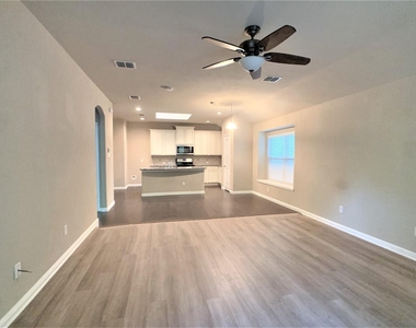 3102 Whispering Pine Boulevard - Photo Thumbnail 6