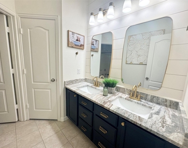 4900 Lemon Grove Drive - Photo Thumbnail 8