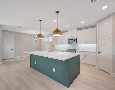 4901 Vizsla Lane - Photo Thumbnail 5