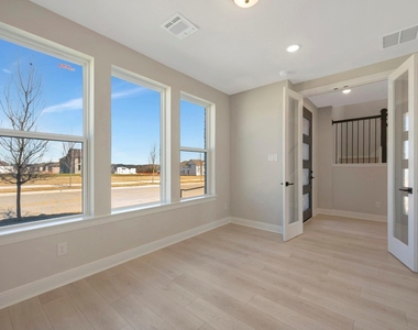 4901 Vizsla Lane - Photo Thumbnail 7
