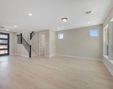 4901 Vizsla Lane - Photo Thumbnail 8