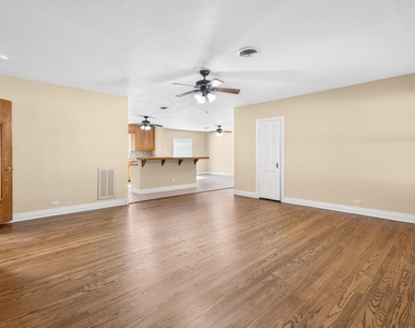 620 Oakwood Lane - Photo Thumbnail 10