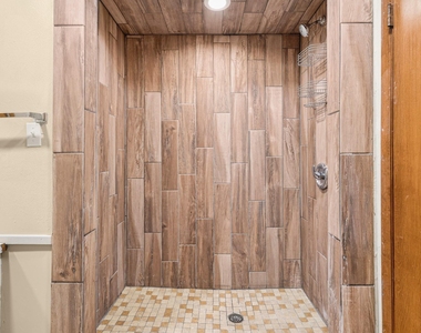 620 Oakwood Lane - Photo Thumbnail 6