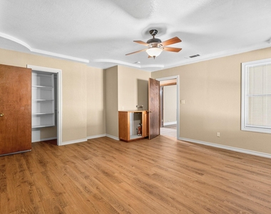 620 Oakwood Lane - Photo Thumbnail 8