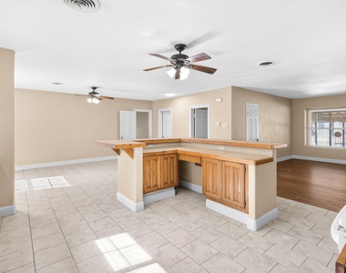 620 Oakwood Lane - Photo Thumbnail 14