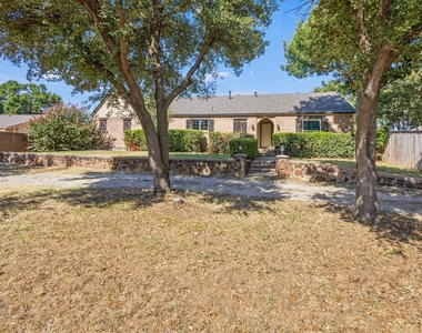 620 Oakwood Lane - Photo Thumbnail 32