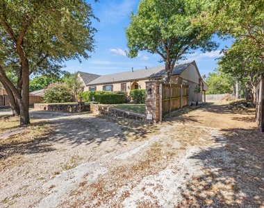 620 Oakwood Lane - Photo Thumbnail 31