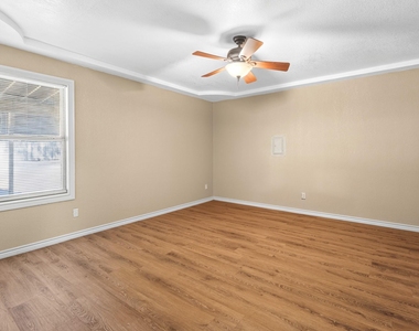 620 Oakwood Lane - Photo Thumbnail 7