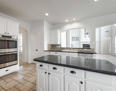 3305 Estacado Lane - Photo Thumbnail 10