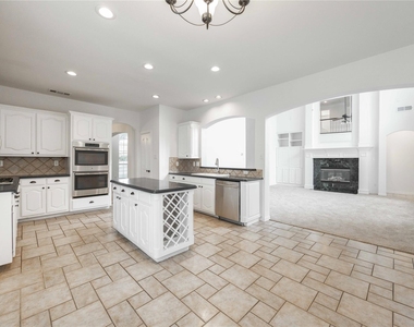 3305 Estacado Lane - Photo Thumbnail 11