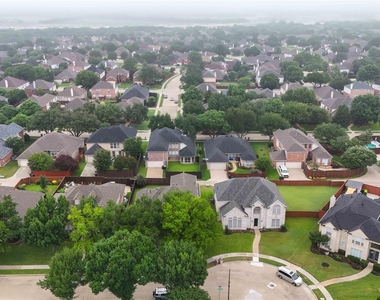 3305 Estacado Lane - Photo Thumbnail 39