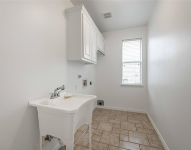 3305 Estacado Lane - Photo Thumbnail 13