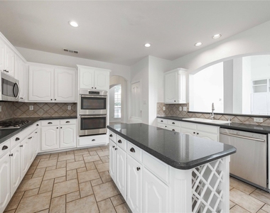 3305 Estacado Lane - Photo Thumbnail 8