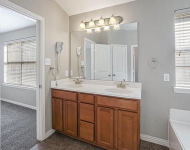 1441 Fox Run Drive - Photo Thumbnail 19