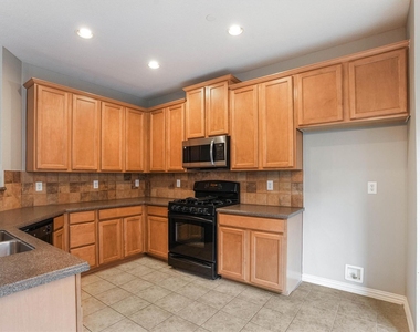 1441 Fox Run Drive - Photo Thumbnail 9