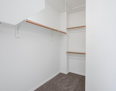 1441 Fox Run Drive - Photo Thumbnail 20