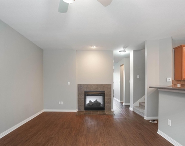 1441 Fox Run Drive - Photo Thumbnail 7