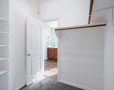1441 Fox Run Drive - Photo Thumbnail 21