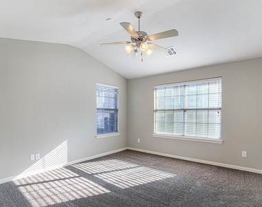 1441 Fox Run Drive - Photo Thumbnail 15